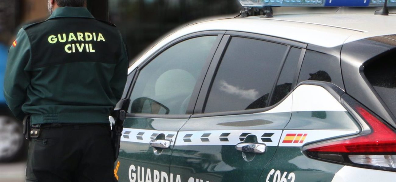 Un agente de la Guardia Civil, de espaldas, de pie junto a un vehículo oficial.
POLITICA ESPAÑA EUROPA ISLAS BALEARES AUTONOMÍAS
GUARDIA CIVIL
